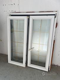 Infisso in pvc a 2 ante