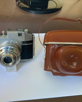 Macchina fotografica vintage Comet II 35mm.