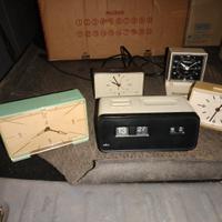 Vari orologi elettronici 