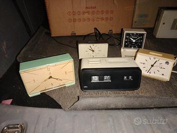 Vari orologi elettronici 