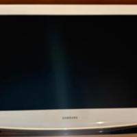 TV Samsung 32” LCD bianco con attacco a muro