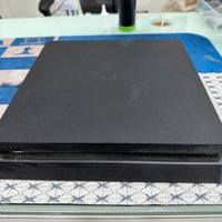 PS4 , 1TB , più due joystick e tre giochi