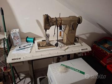 macchina per cucire a colonna