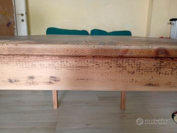 Due tavoli Ikea in pino da carteggiare