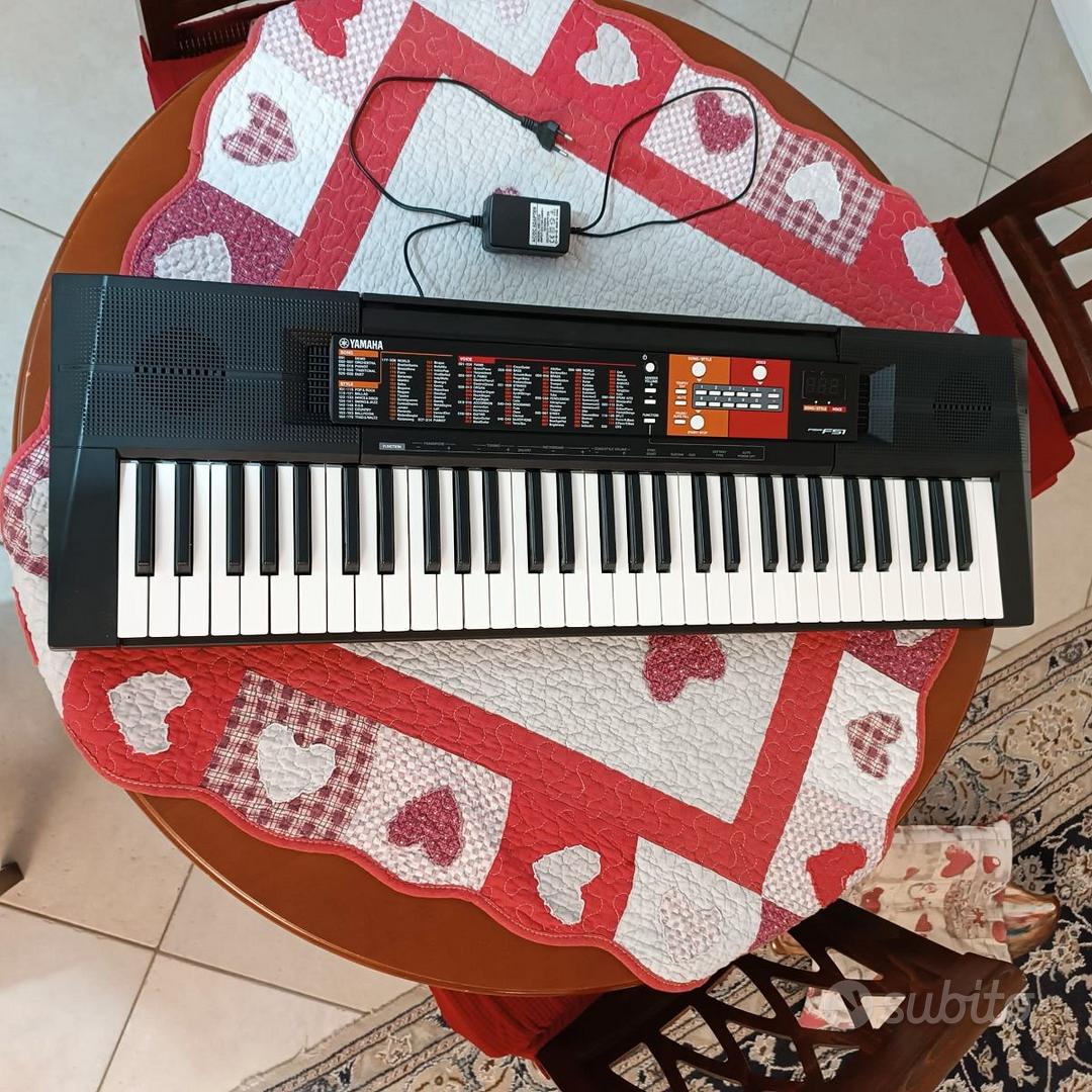 Pianola marca Yamaha PSR-F51 - Strumenti Musicali In vendita a Genova