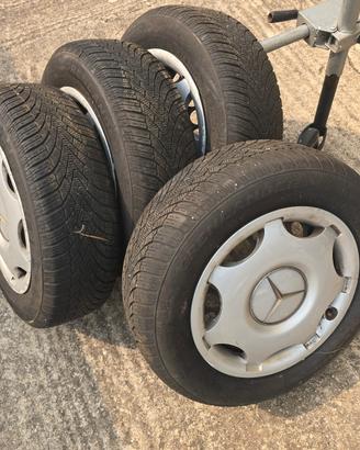 Pneumatici gomme invernali con cerchi 195/65 r15