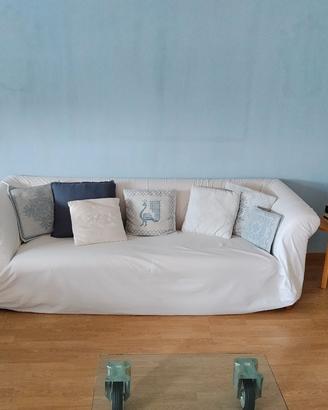 divano design color panna  tre posti 