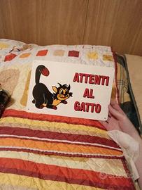 Cartello attenti al gatto