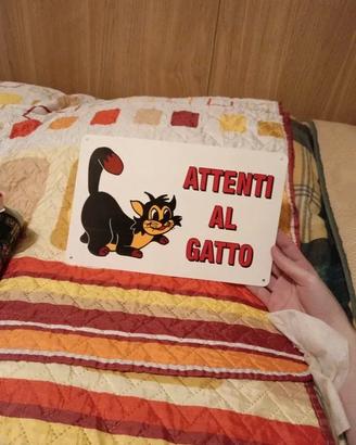 Cartello attenti al gatto