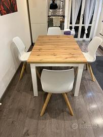 Prezzo ribassato Tavolo nuovo completo di 4 sedie