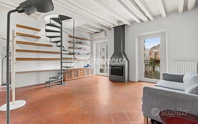 BILOCALE CON TERRAZZINO SU DUE LIVELLI!!