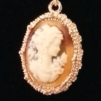 collana con ciondolo cameo 