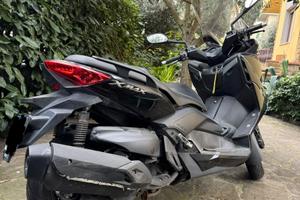 Yamaha X-Max 400