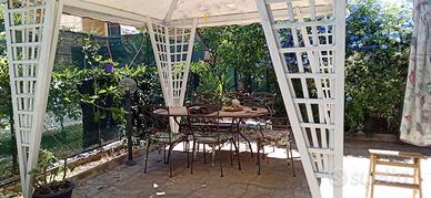 Gazebo in legno bianco