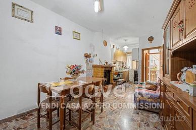 Casa indipendente di 260 m² con più di 5 locali e 