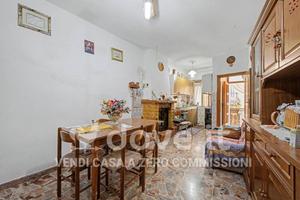 Casa indipendente di 260 m² con più di 5 locali e 