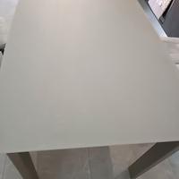 Tavolo in vetro temperato
