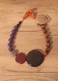Collana in resina italiana e pietre.