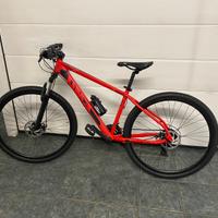 Bicicletta mountan bike