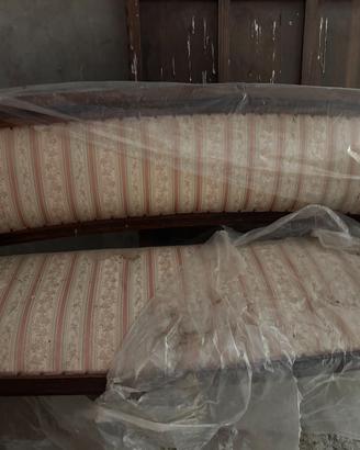 Divano antico in legno da restaurare