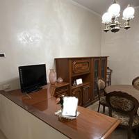 Mobile angolare con tavolo e 4 sedie