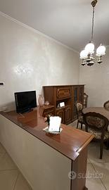 Mobile angolare con tavolo e 4 sedie