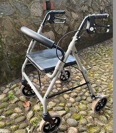 Deambulatore 4 ruote