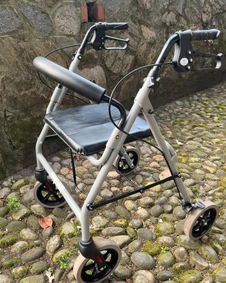 Deambulatore 4 ruote