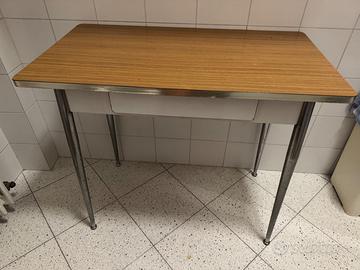 Tavolo in formica con sgabello anni ‘70