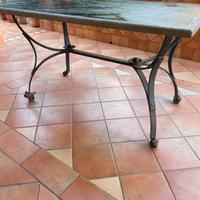 Tavolo in pietra lavica