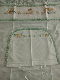 lenzuolino di cotone,ricamato a punto croce