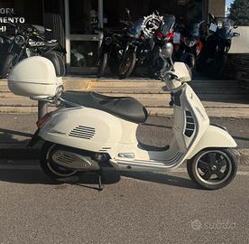 Piaggio Vespa GTS 300