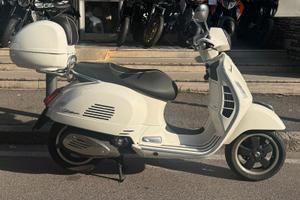 Piaggio Vespa GTS 300