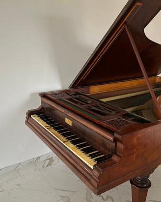 Pianoforte a coda N. Lachin