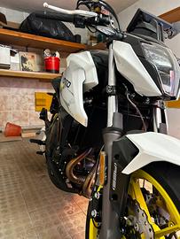 CFMOTO 650 NK con 500 km