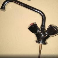 Rubinetto monoforo doppia manopola