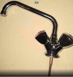 Rubinetto monoforo doppia manopola