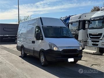 Daily 35s15 e5 furgone p 3300 medio tetto alt 2012