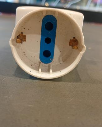 Adattatore elettrico multiplo bivalente tripla 