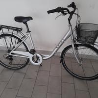 Bicicletta  donna telaio alluminio  misura 26 