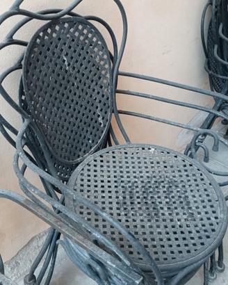 Tavoli e sedie in ferro battuto intrecciato