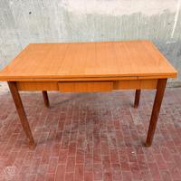 TAVOLO ALLUNGABILE CON CASSETTO