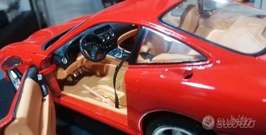 Ferrari 550 Maranello maisto scala 1/18 con Box