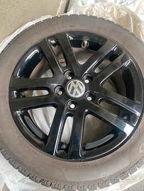 4 gomme con cerchi neri 205/55 R16 Volkswagen