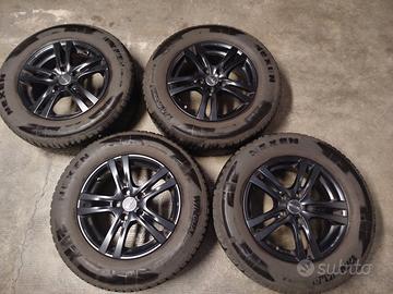 4 cerchi con pneumatici invernali Nexen 215/70R16 