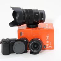 Sony Alpha6400 con due obbiettivi