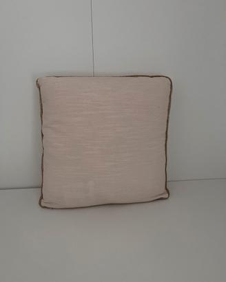 Cuscino beige miaura 40x40 cm. Nuovo.