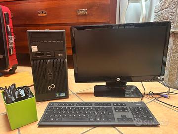 computer fujitsu + schermo + tastiera