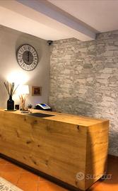 Lotto mobili in legno di rovere