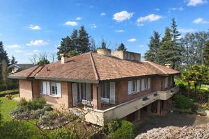 Villa di 476 m² con più di 5 locali e box auto dop